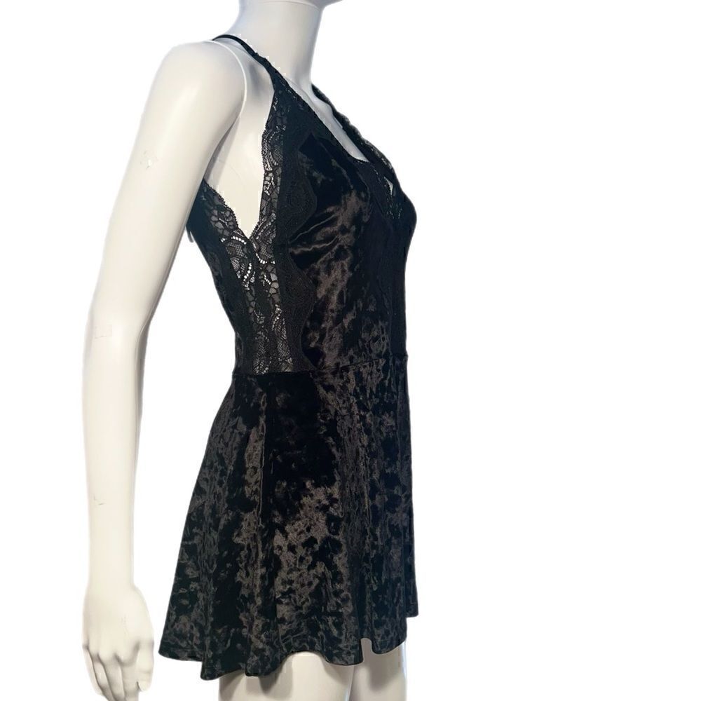 Express Black Velvet Romper NWT - Picture 4 of 15